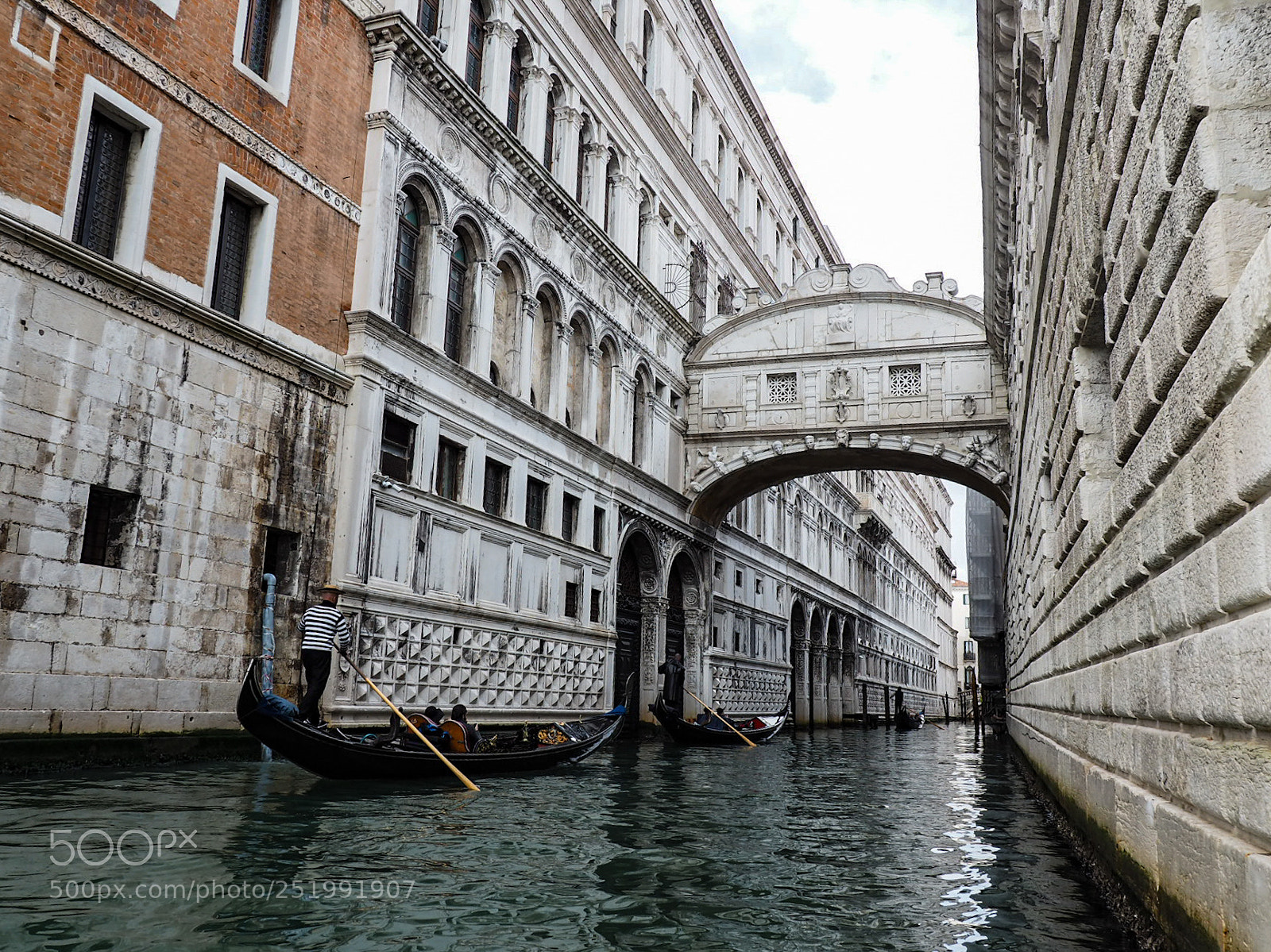 Olympus OM-D E-M5 II sample photo. Pont des soupirs photography