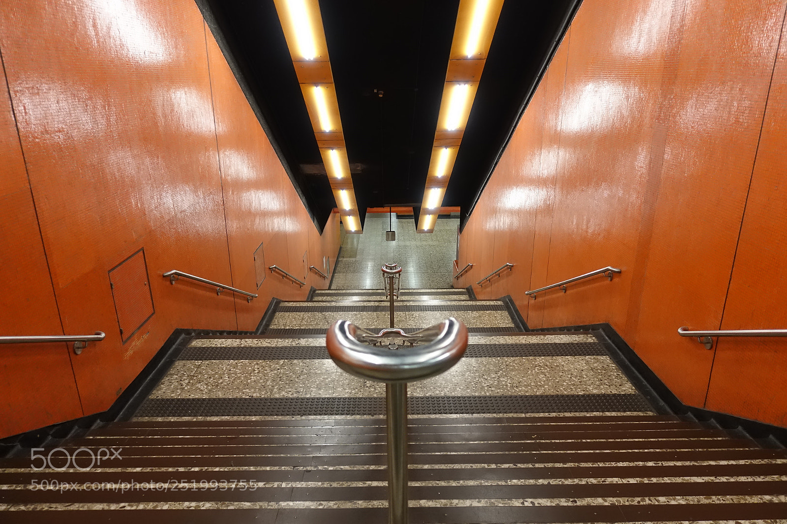Sony DSC-RX100M5 sample photo. Hk mtr space tunnel... photography