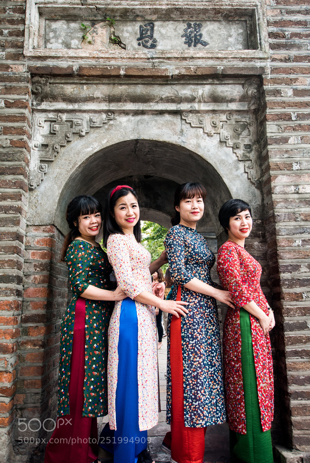 Nikon D7100 sample photo. Straight out of line photography