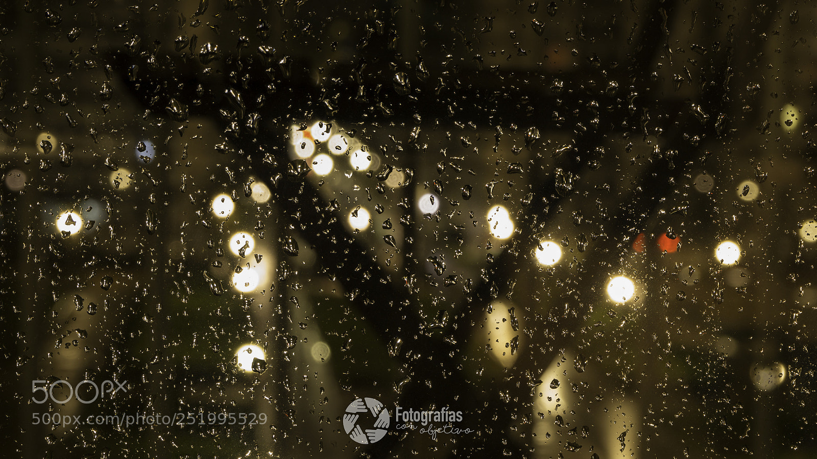 Olympus OM-D E-M10 III sample photo. Pluie dans la nuit photography
