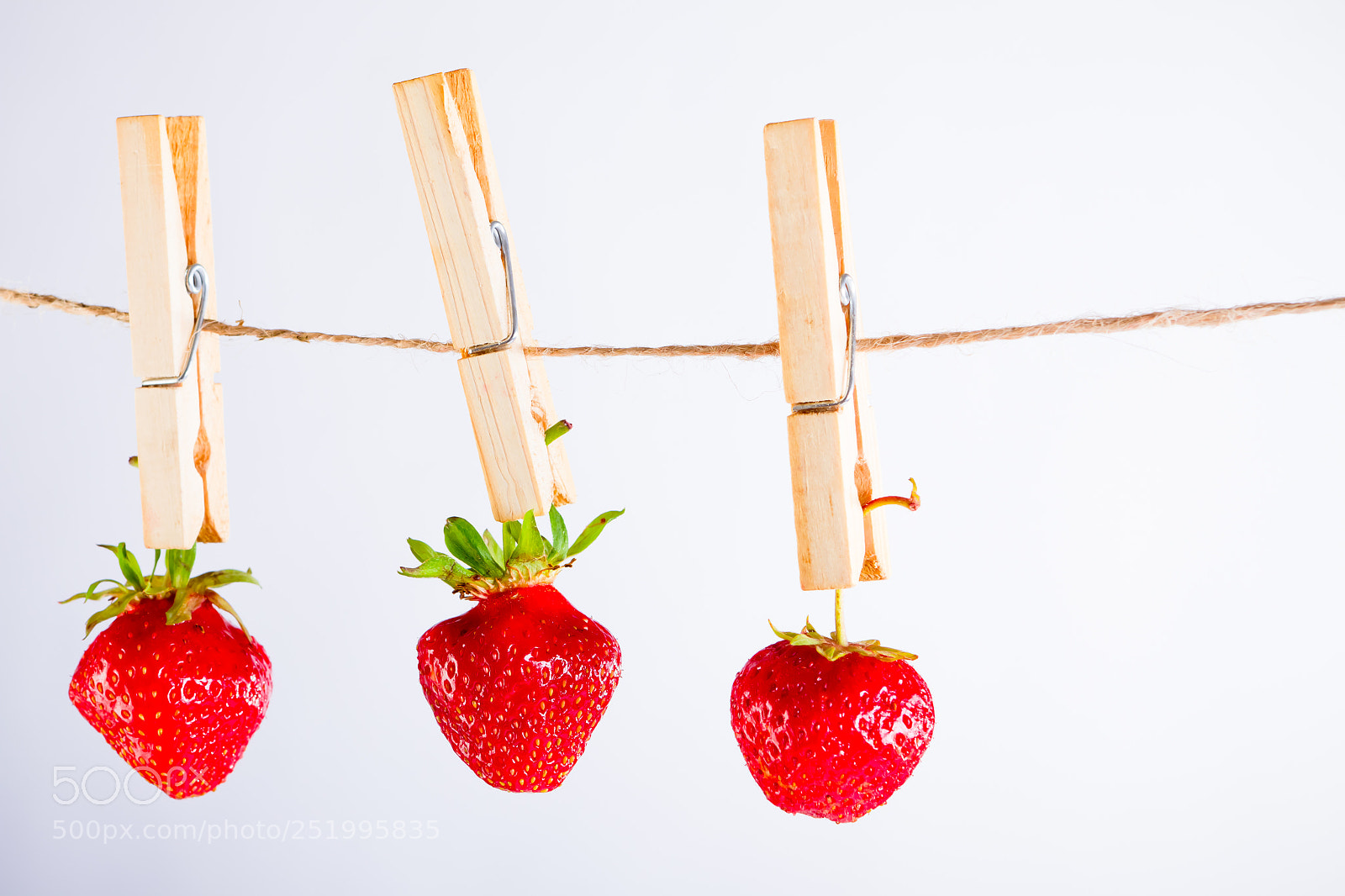 Canon EOS 7D sample photo. Cherry and rope on photography
