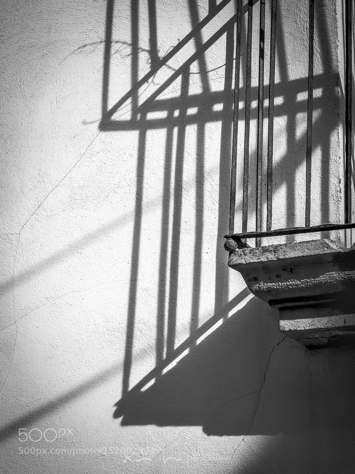 Olympus OM-D E-M1 Mark II sample photo. Shadows in b&w.. photography