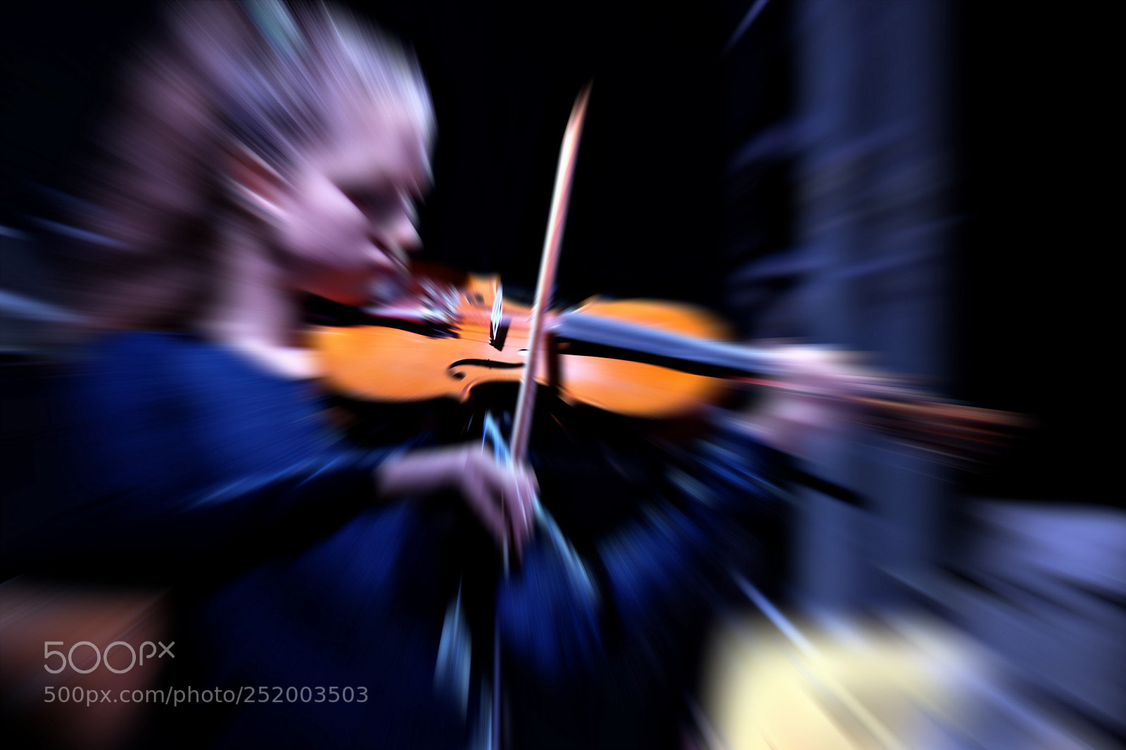 Fujifilm X-E2S sample photo. Violinist zoomed photography