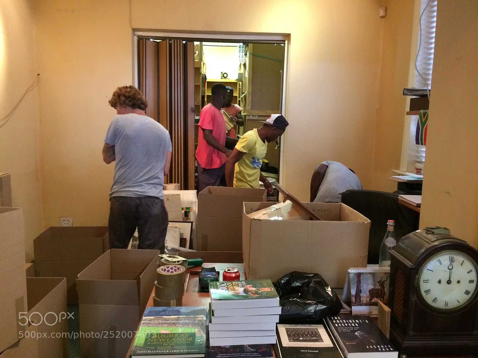 Apple iPhone 5s sample photo. Packing up 232 long street. photography