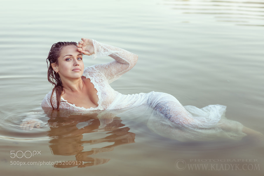 Canon EOS 5D Mark II sample photo. Wet woman in the photography