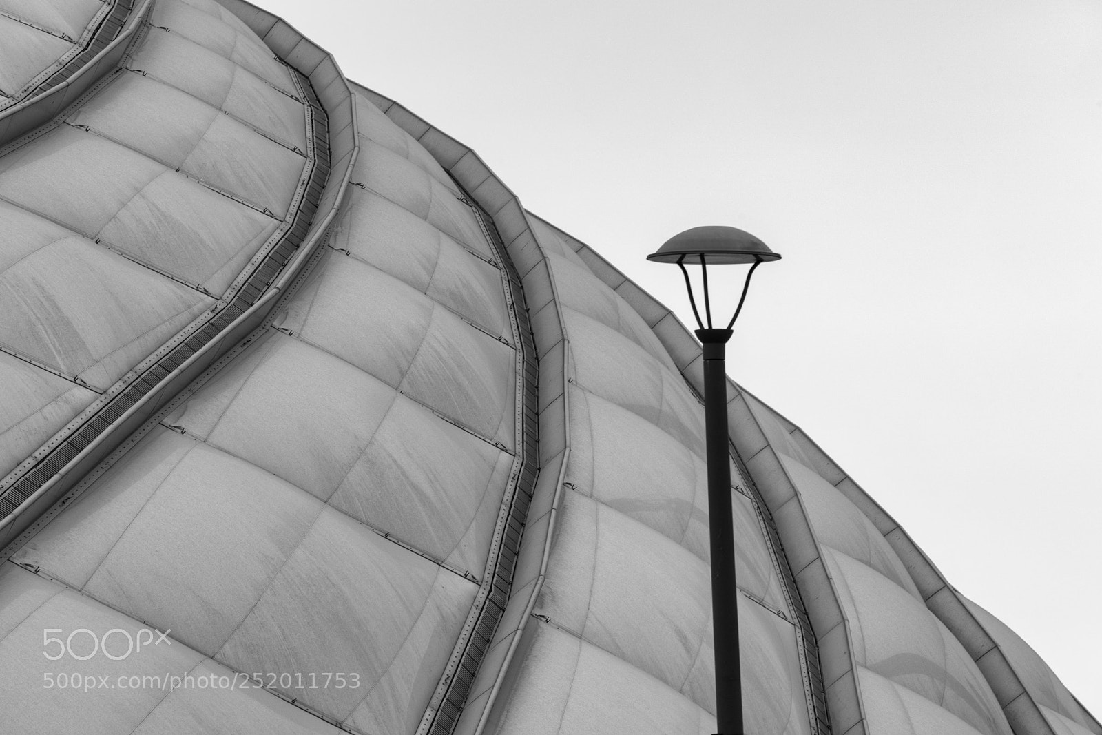 Sony a7R III sample photo. A lonely lamppost photography