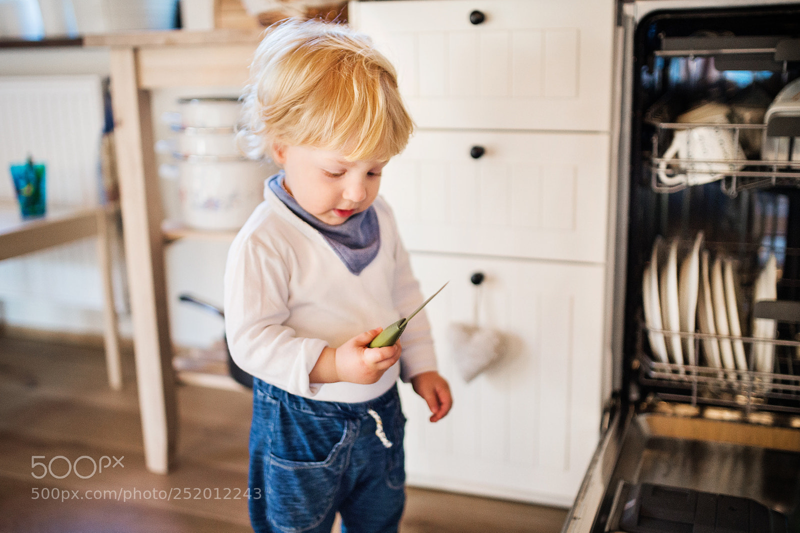 Nikon D4S sample photo. Toddler boy in dangerous photography