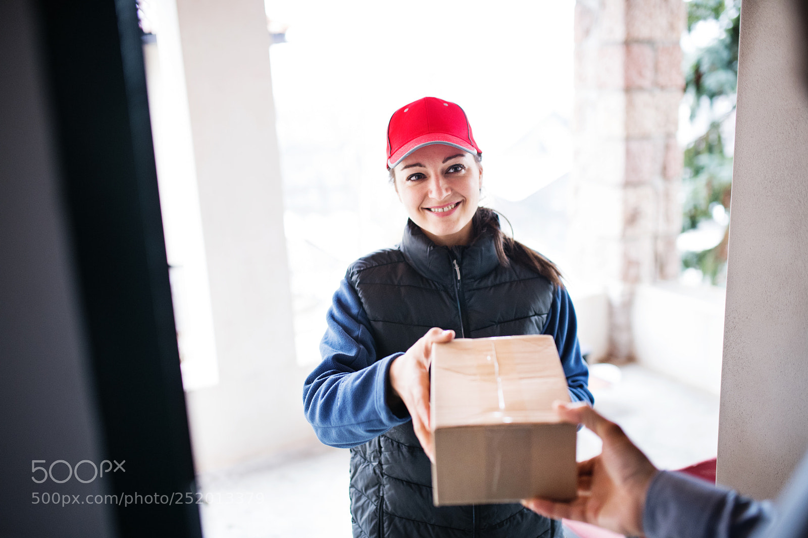 Nikon D5 sample photo. A man receiving parcel photography