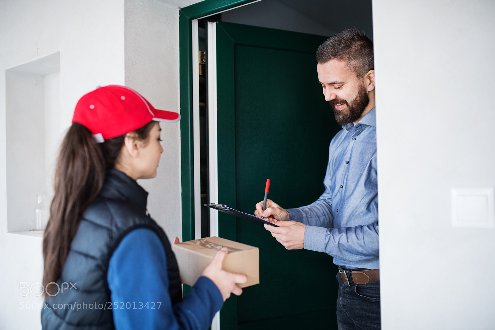 Nikon D5 sample photo. A man receiving parcel photography