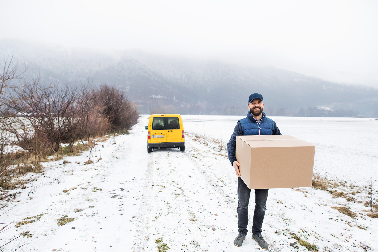Nikon D5 sample photo. Delivery man delivering parcel photography