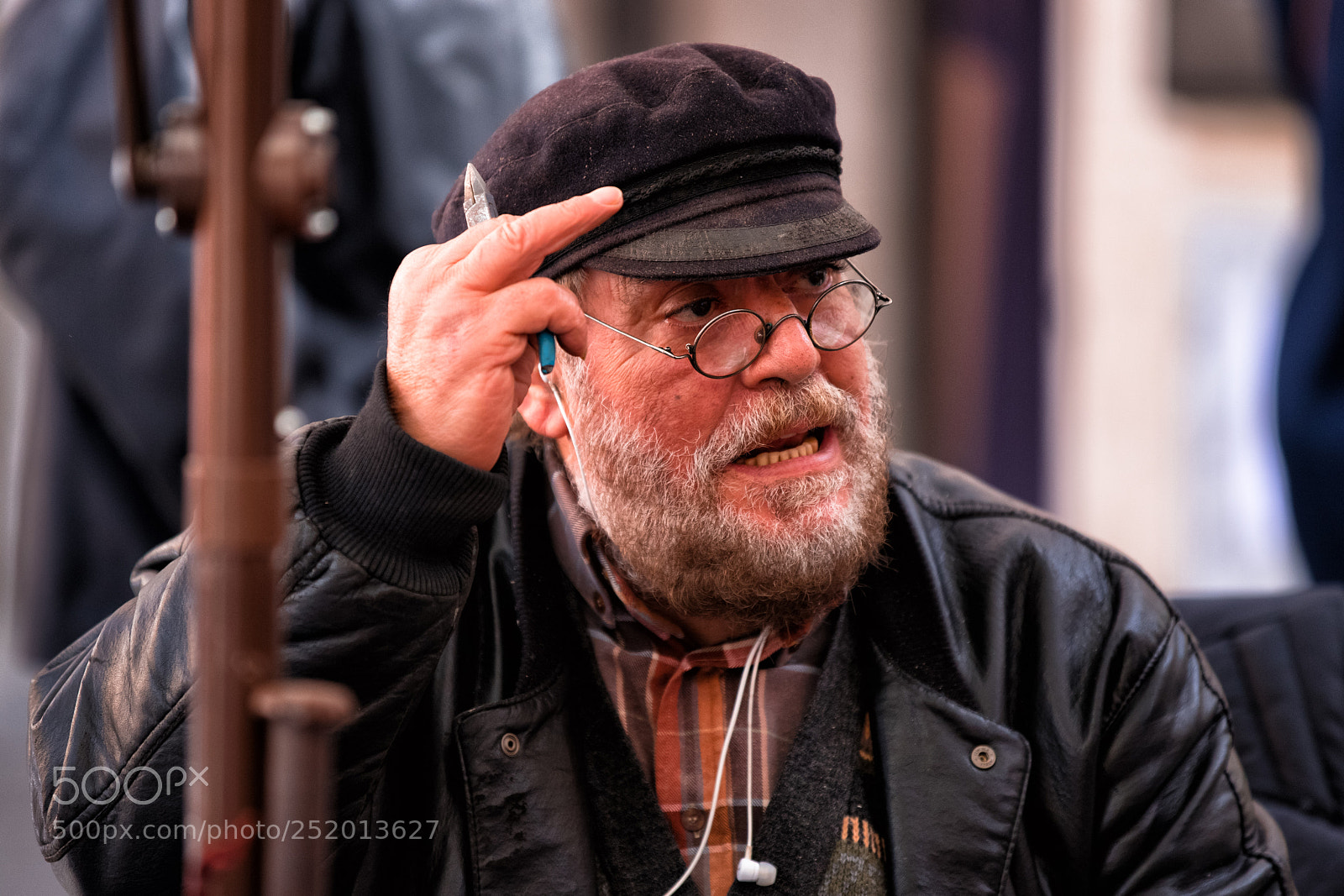 Canon EOS 6D Mark II sample photo. Street craftsman photography