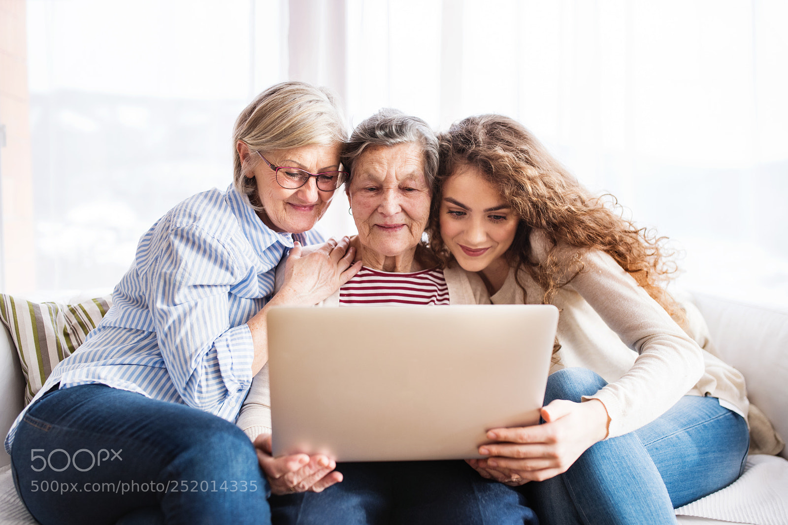 Nikon D5 sample photo. A teenage girl, mother photography