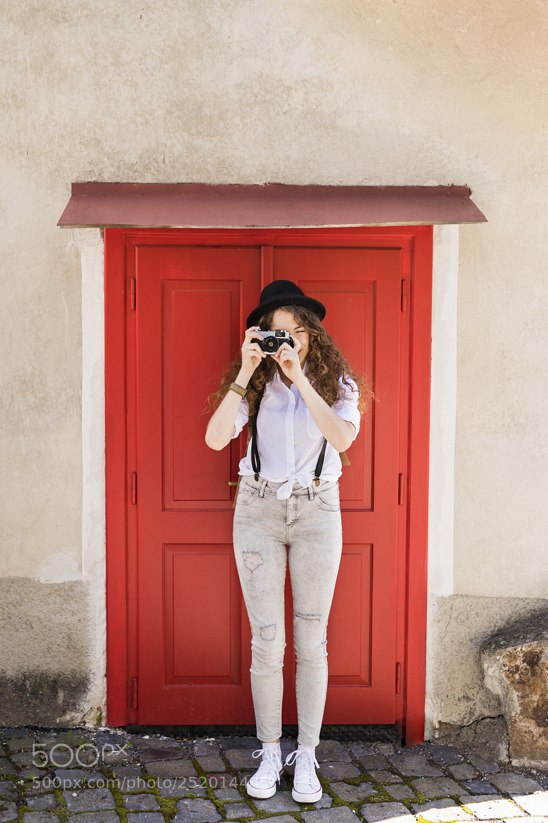 Nikon D5 sample photo. Beautiful young tourist with photography