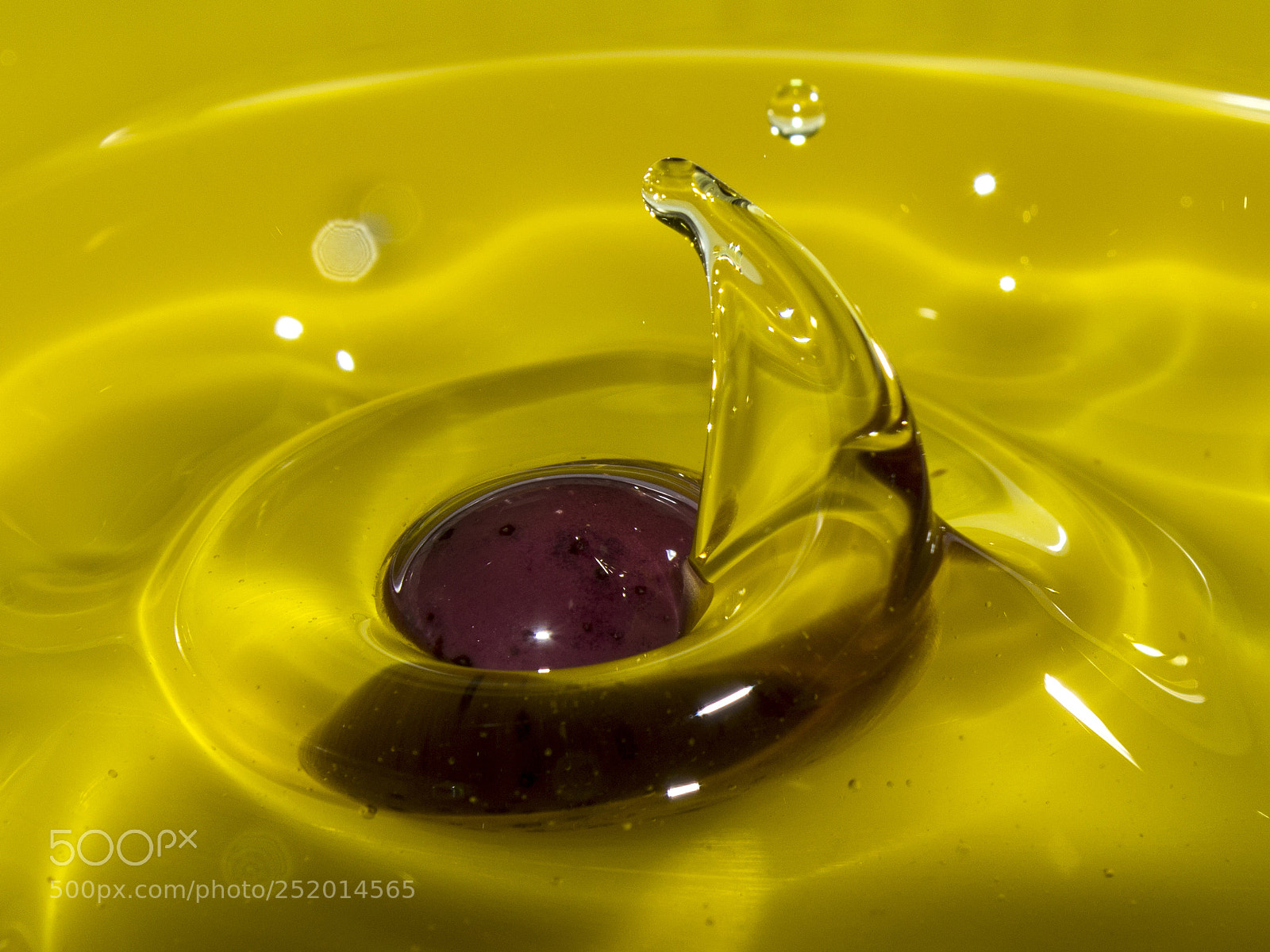Canon EOS 600D (Rebel EOS T3i / EOS Kiss X5) sample photo. Salto de aceite photography