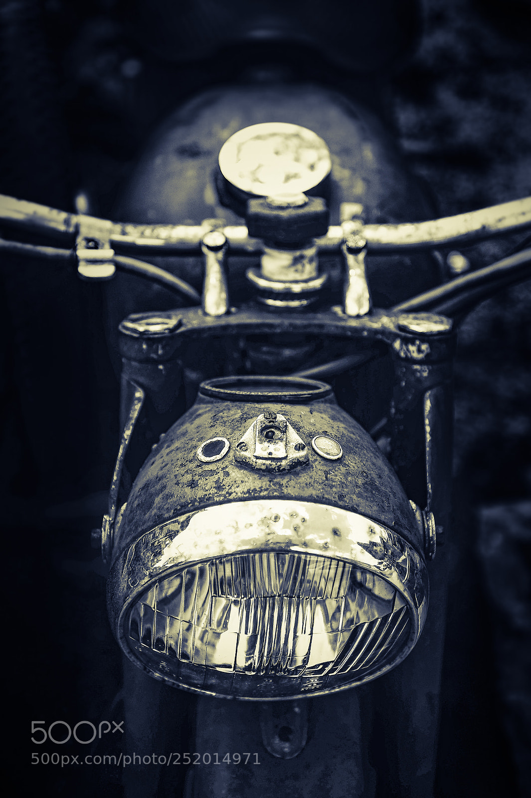 Nikon D700 sample photo. Old & chrome photography
