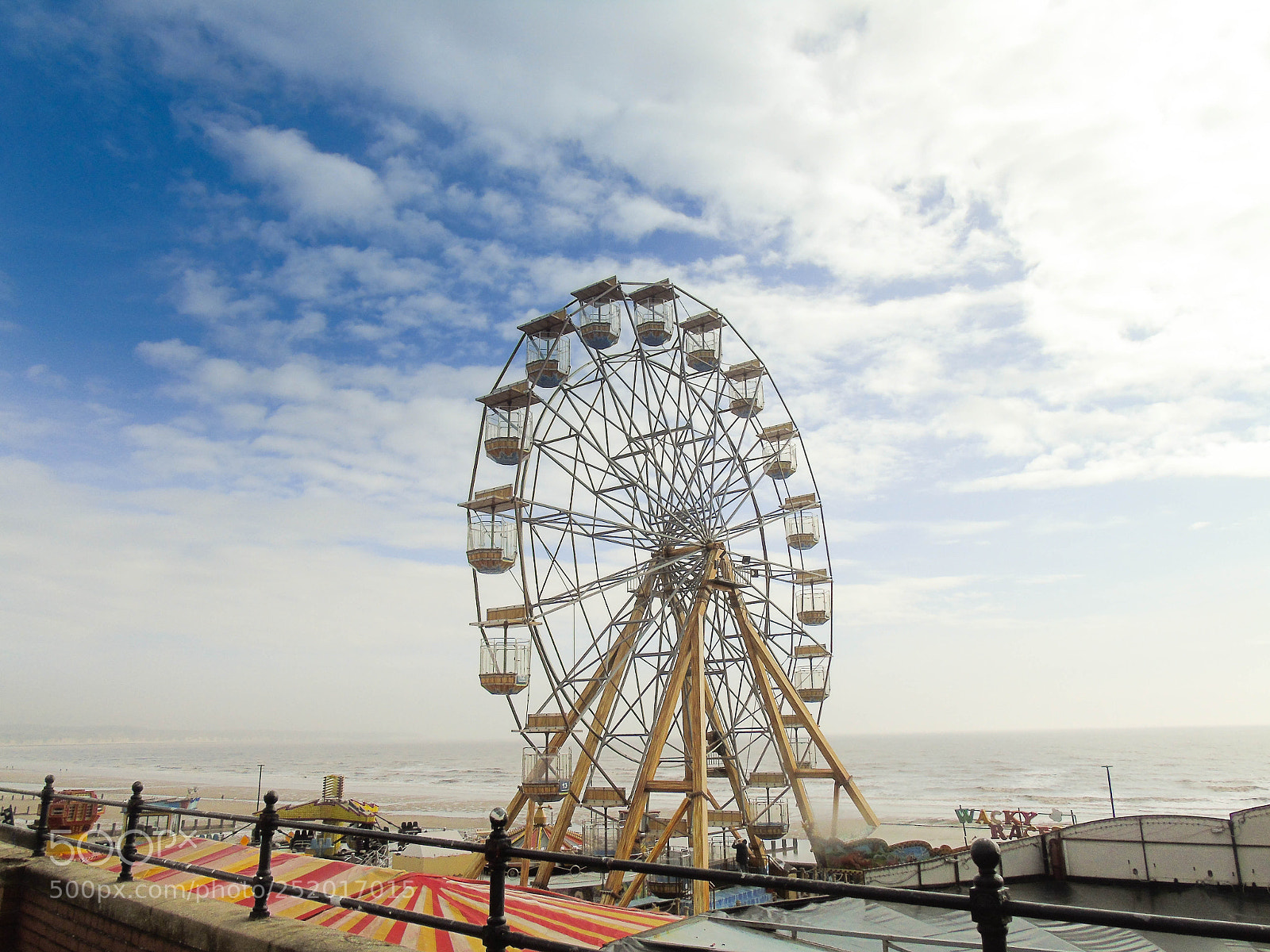Sony Cyber-shot DSC-H400 sample photo. Ferris wheel photography