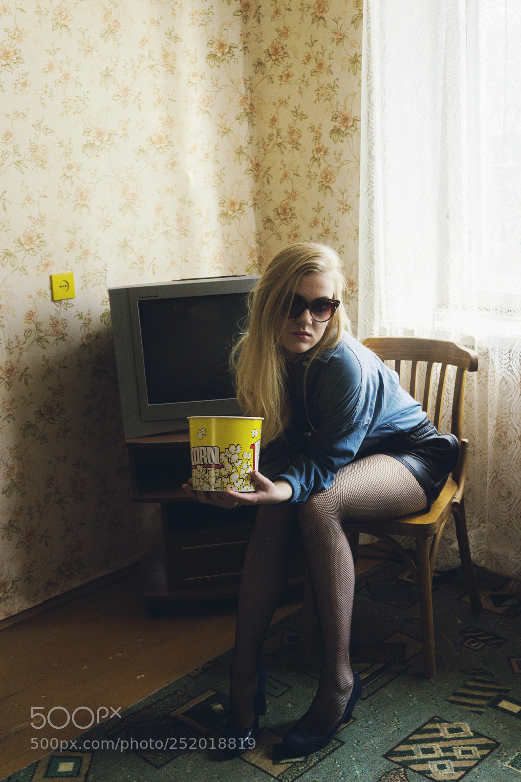 Sony a6000 sample photo. Alina and my apartment photography