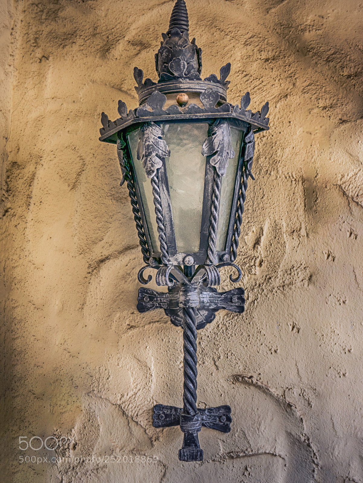 Panasonic Lumix DMC-LX100 sample photo. Old historic black wall photography