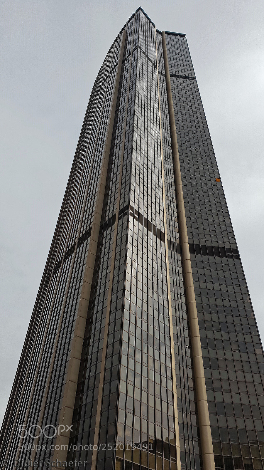 Samsung Galaxy S9+ sample photo. Tour montparnasse photography