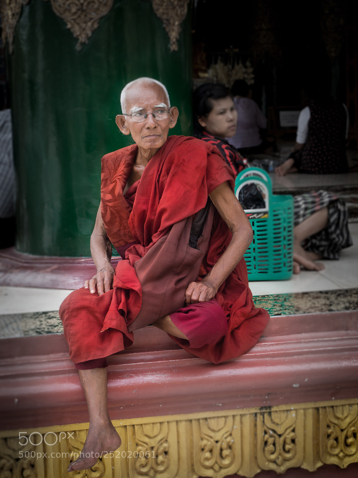 Olympus OM-D E-M10 sample photo. Monk photography