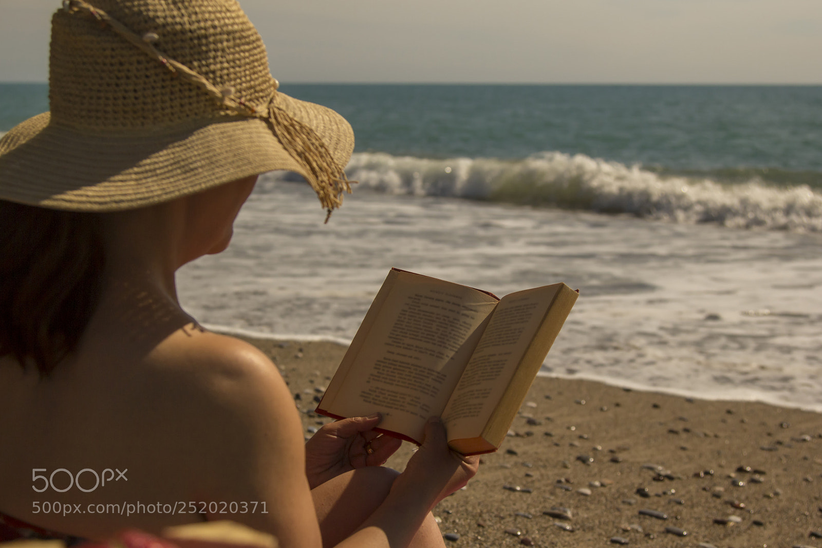 Canon EOS 60D sample photo. Beautiful woman reading on photography