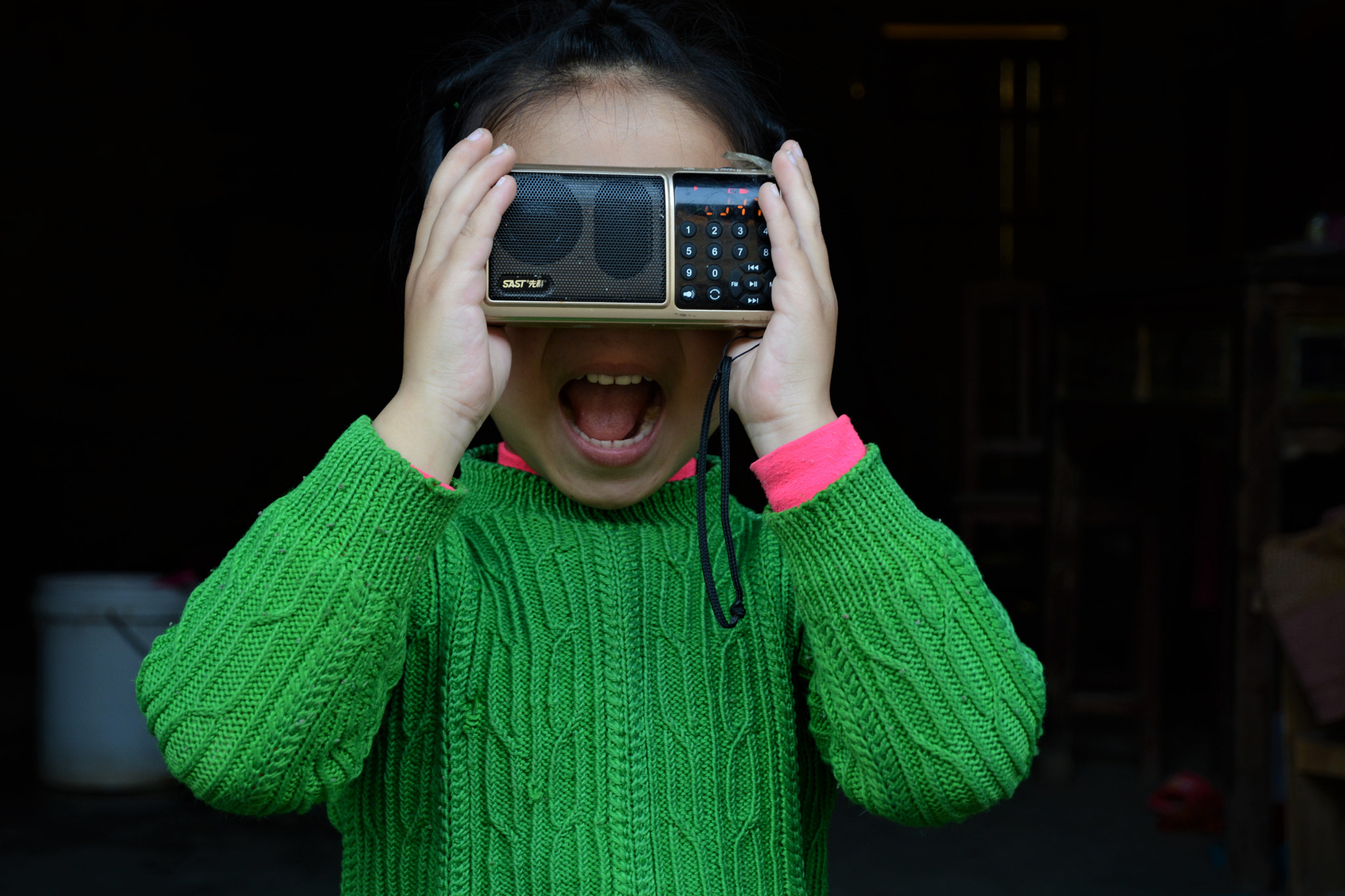 Nikon D7100 + Nikon AF-S DX Nikkor 16-85mm F3.5-5.6G ED VR sample photo. Cheerful girl. photography