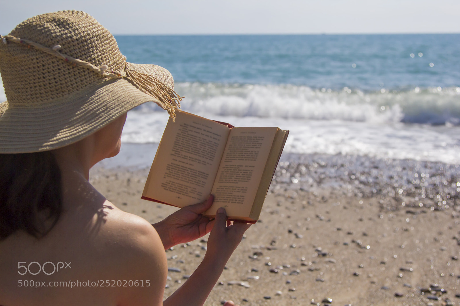 Canon EOS 60D sample photo. Beautiful woman reading on photography
