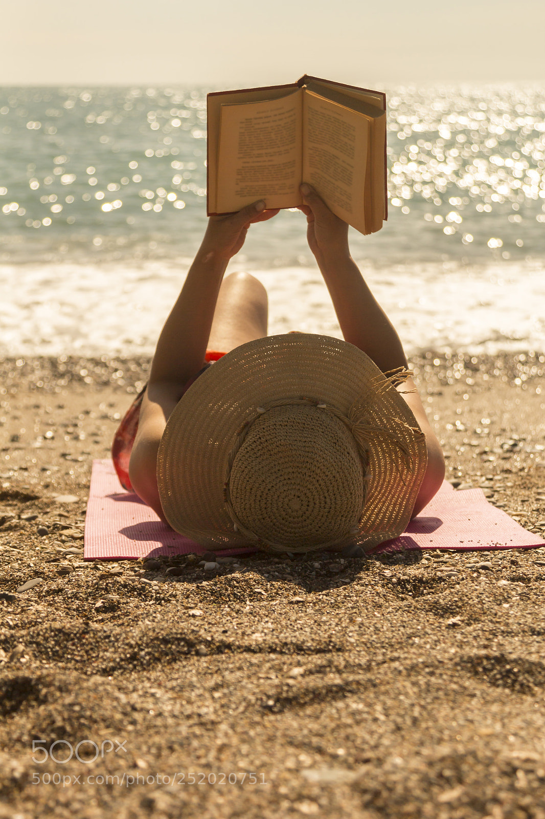 Canon EOS 60D sample photo. Beautiful woman reading on photography