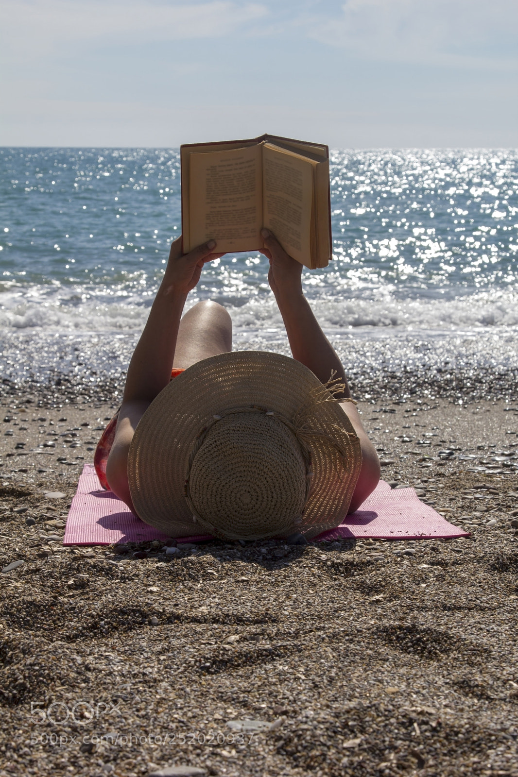 Canon EOS 60D sample photo. Beautiful woman reading on photography