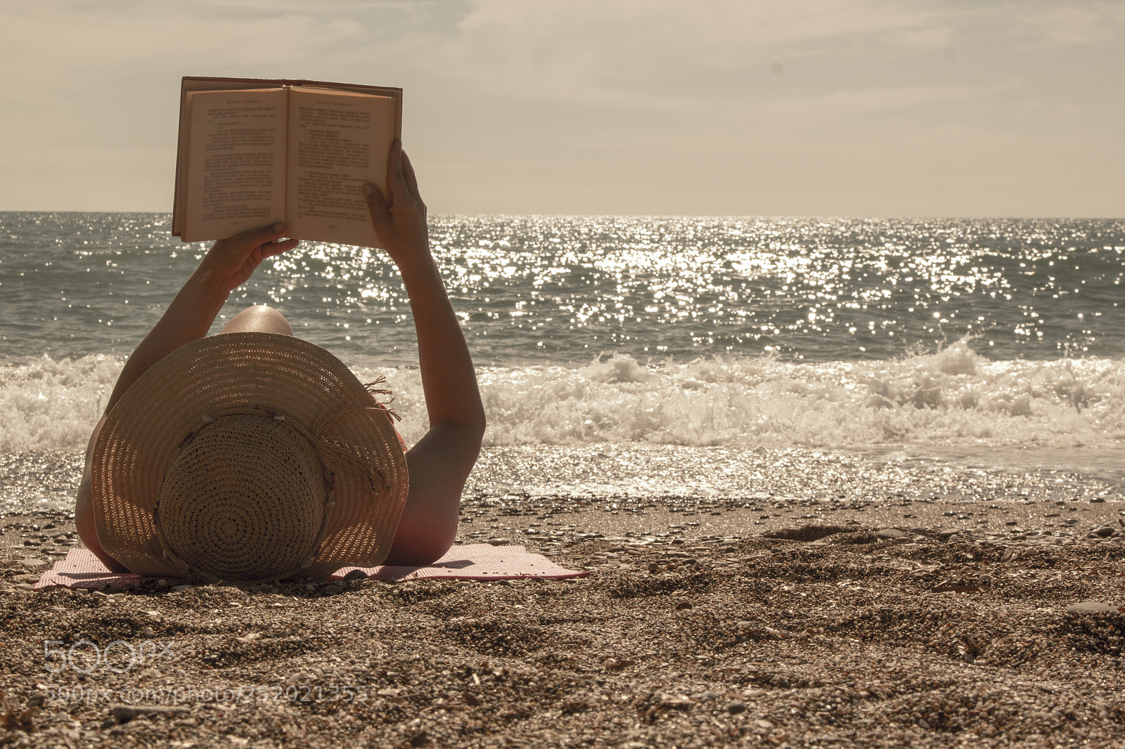 Canon EOS 60D sample photo. Beautiful woman reading on photography