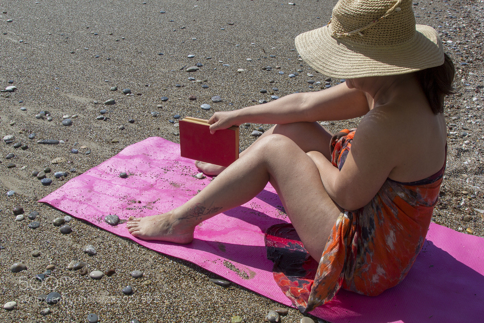 Canon EOS 60D sample photo. Beautiful woman reading on photography