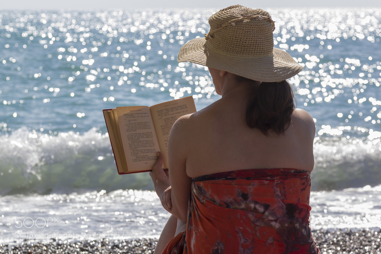 Canon EOS 60D sample photo. Beautiful woman reading on photography