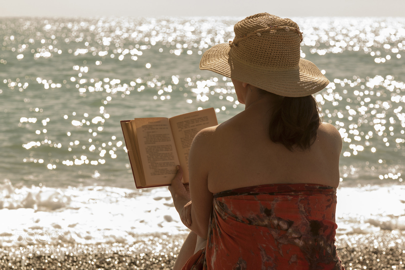 Canon EOS 60D sample photo. Beautiful woman reading on photography
