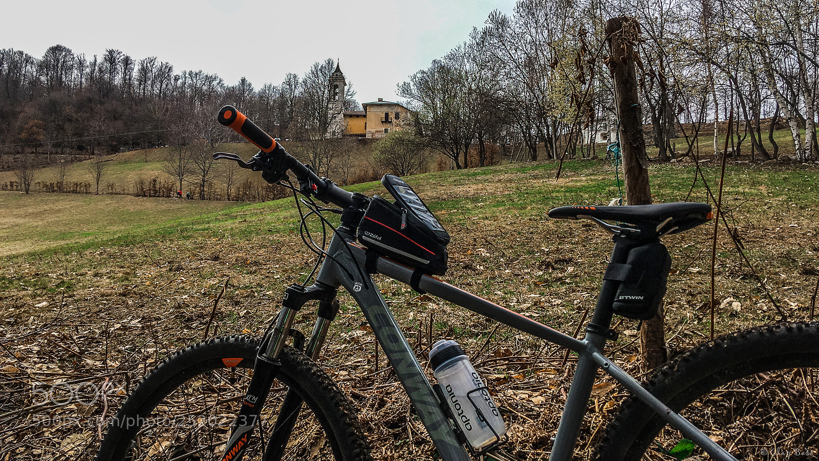 Apple iPhone SE sample photo. Santa cristina bike photography