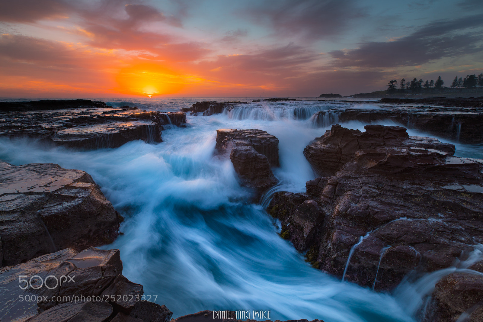 Canon EOS 5D Mark IV sample photo. Waves at kiama photography