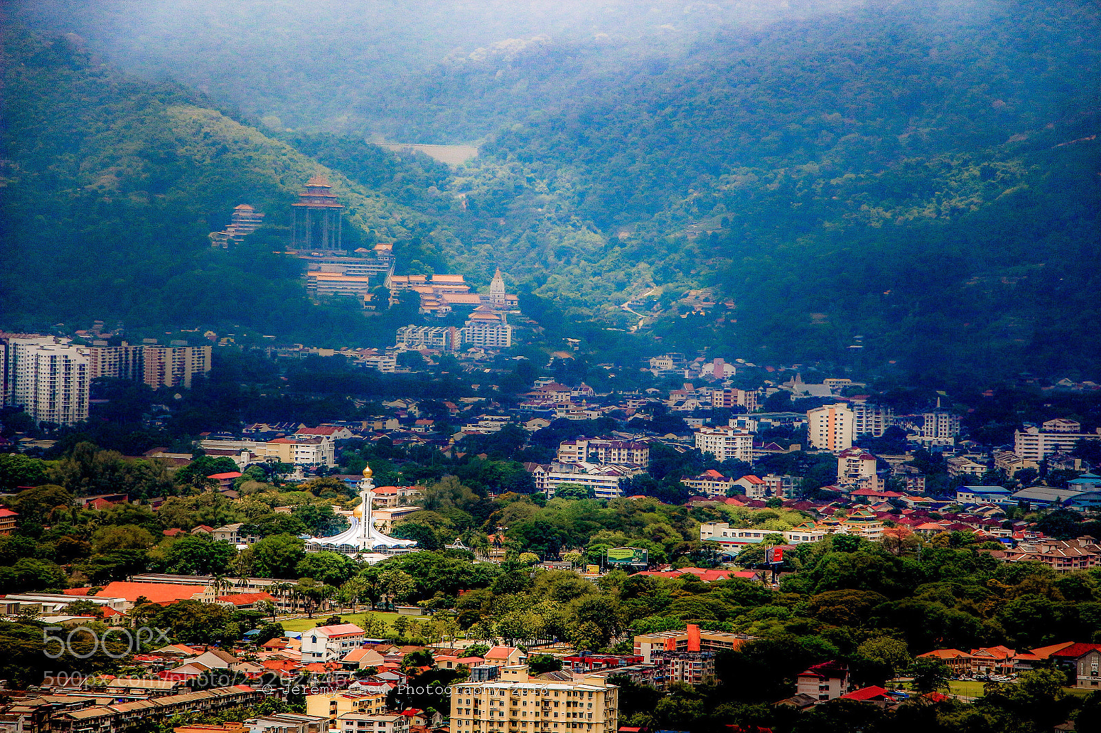 Canon EOS 700D (EOS Rebel T5i / EOS Kiss X7i) sample photo. Green & the city photography