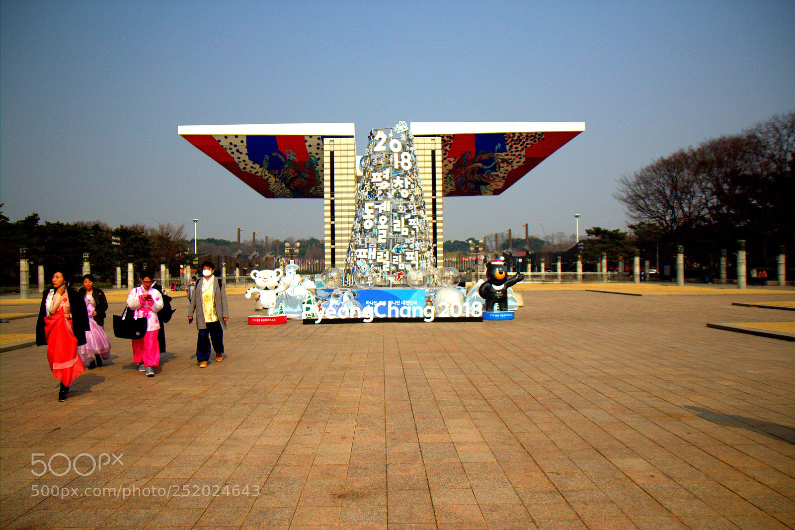 Canon EOS 600D (Rebel EOS T3i / EOS Kiss X5) sample photo. Modern and traditions  photography