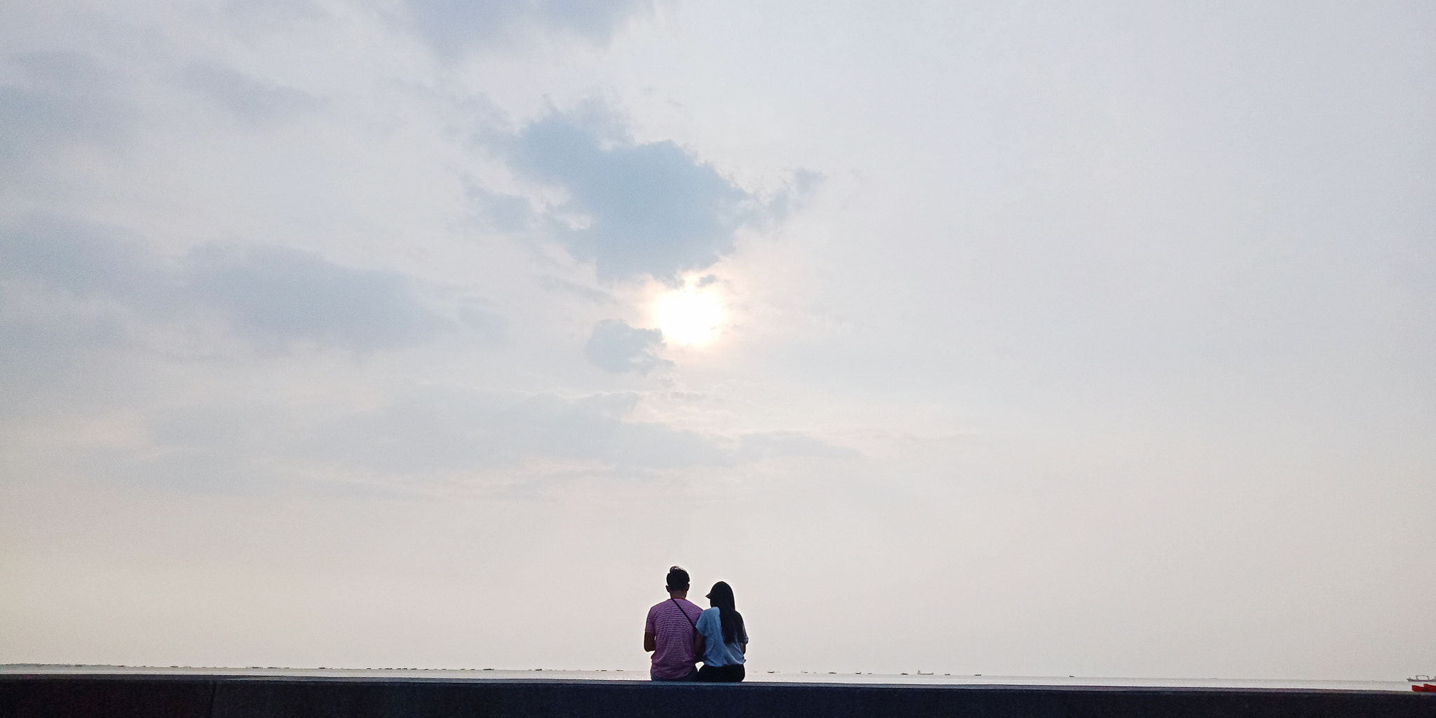 OPPO CPH1725 sample photo. Lovers in seaside. photography