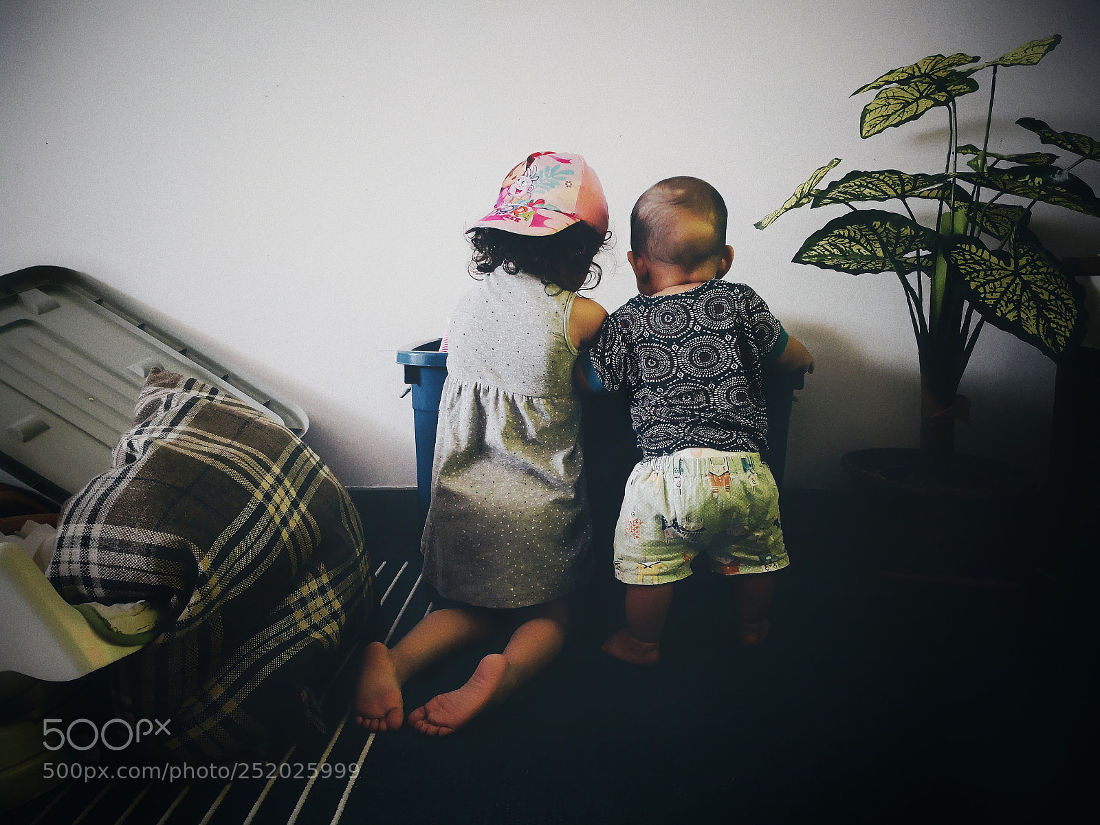 HUAWEI Mate 10 sample photo. Looking for toys photography