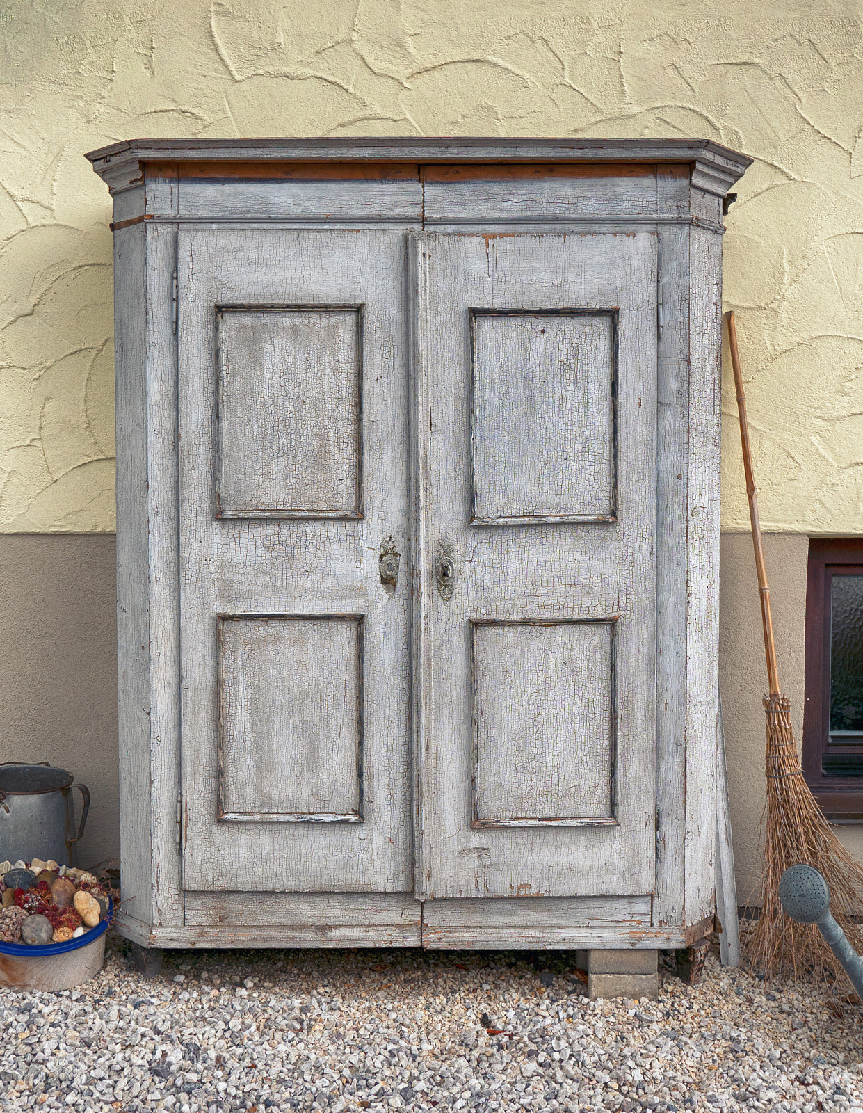 Panasonic Lumix DMC-LX100 sample photo. Old and vintage weathered photography