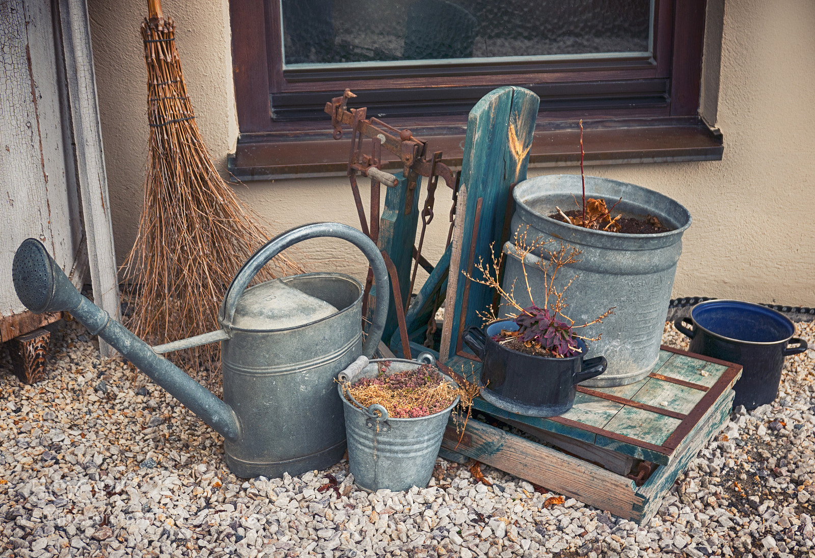 Panasonic Lumix DMC-LX100 sample photo. Vintage garden decoration with photography