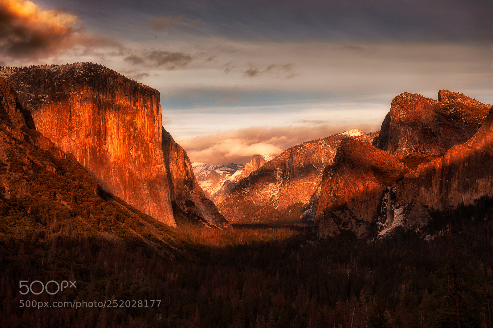 Canon EOS 5D Mark IV sample photo. Tunnel view sunset photography