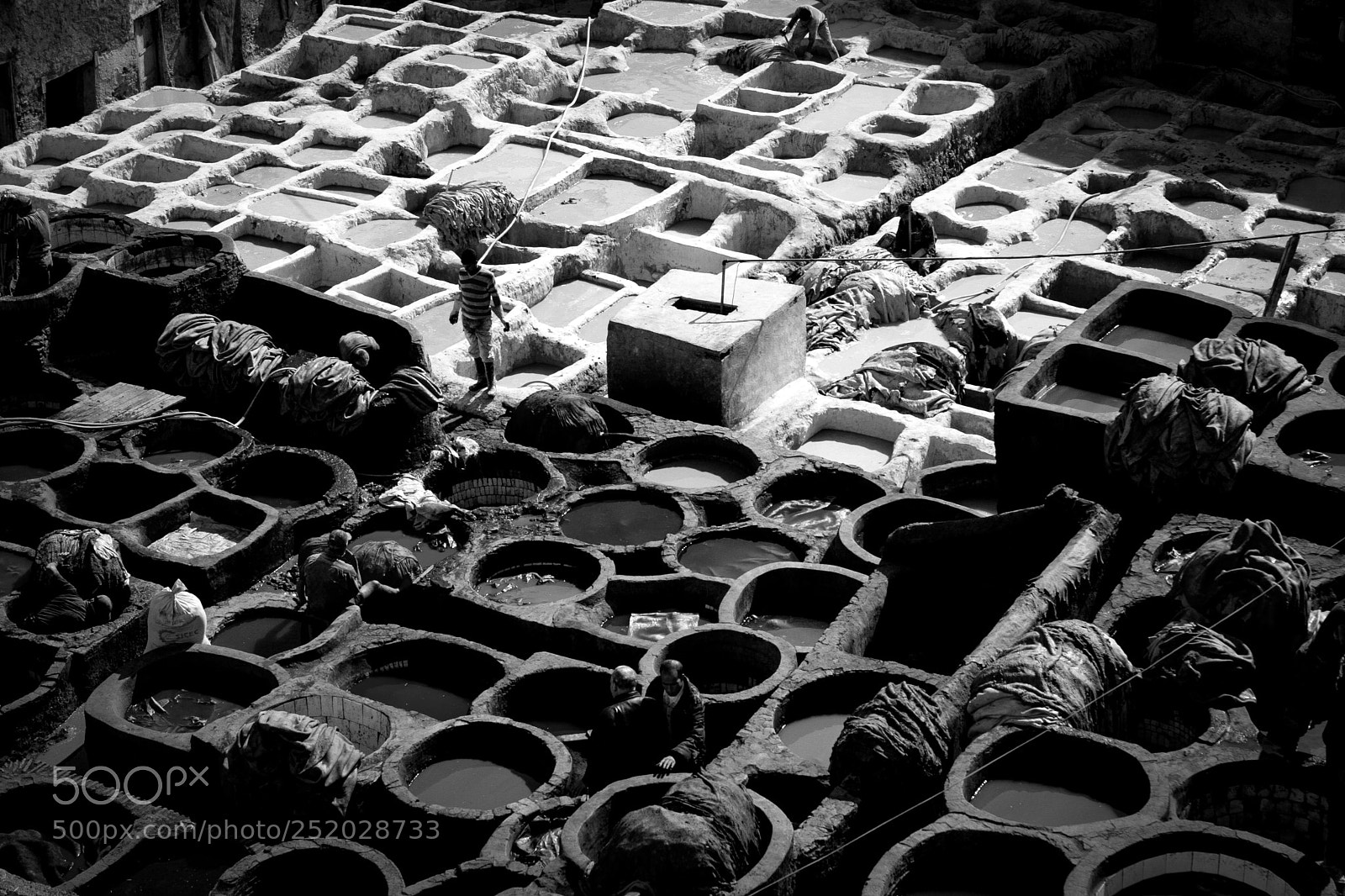 Canon EOS 400D (EOS Digital Rebel XTi / EOS Kiss Digital X) sample photo. Fez, morocco ancient leather photography