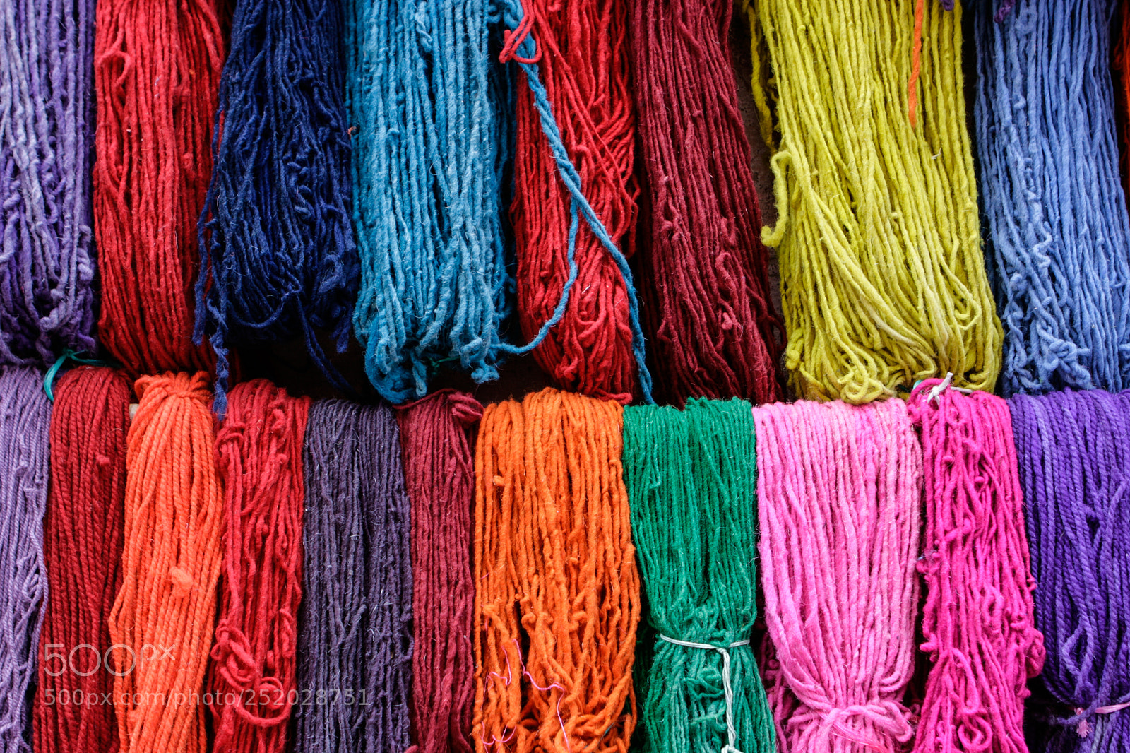Canon EOS 400D (EOS Digital Rebel XTi / EOS Kiss Digital X) sample photo. Balls of goat's wool photography