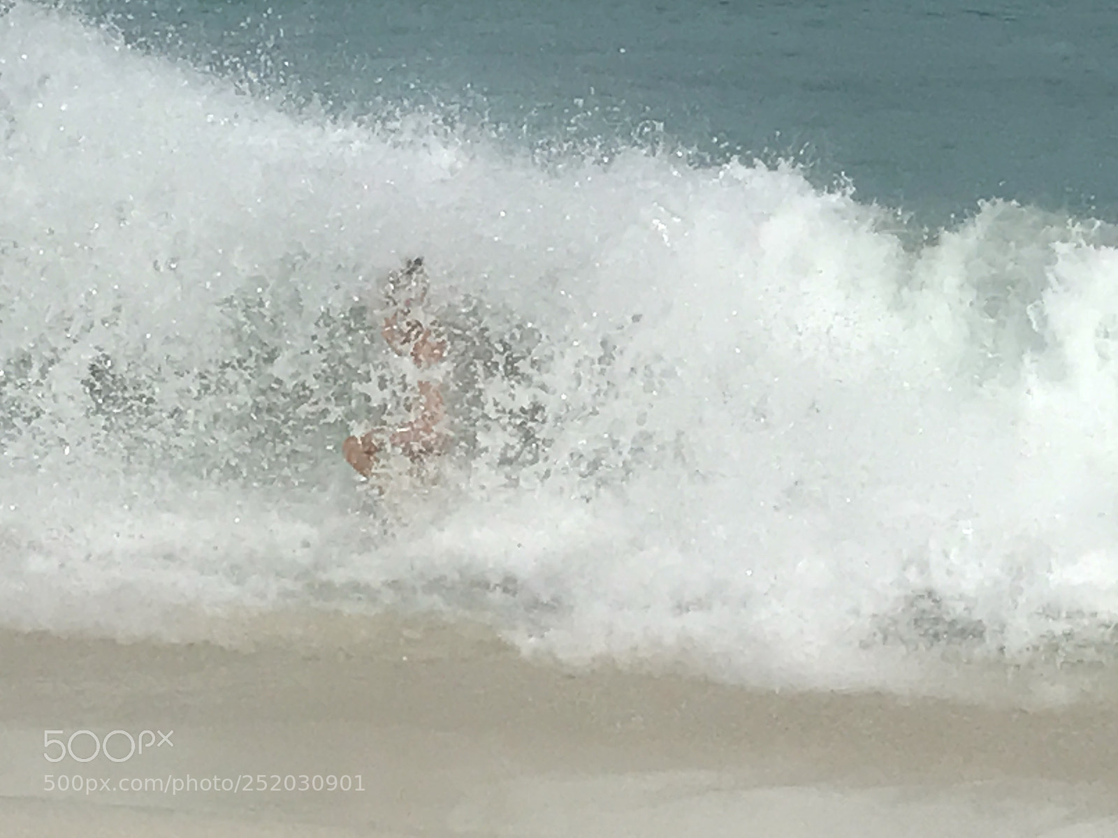 Apple iPhone 7 sample photo. In the wave photography
