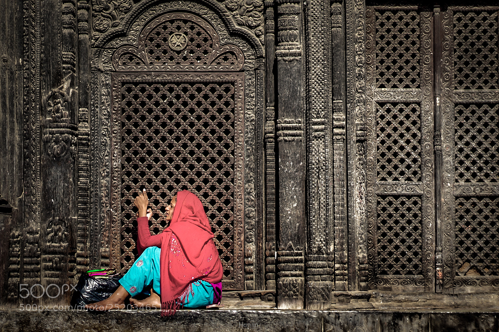 Sony SLT-A99V sample photo. Pashmina shawl seller photography