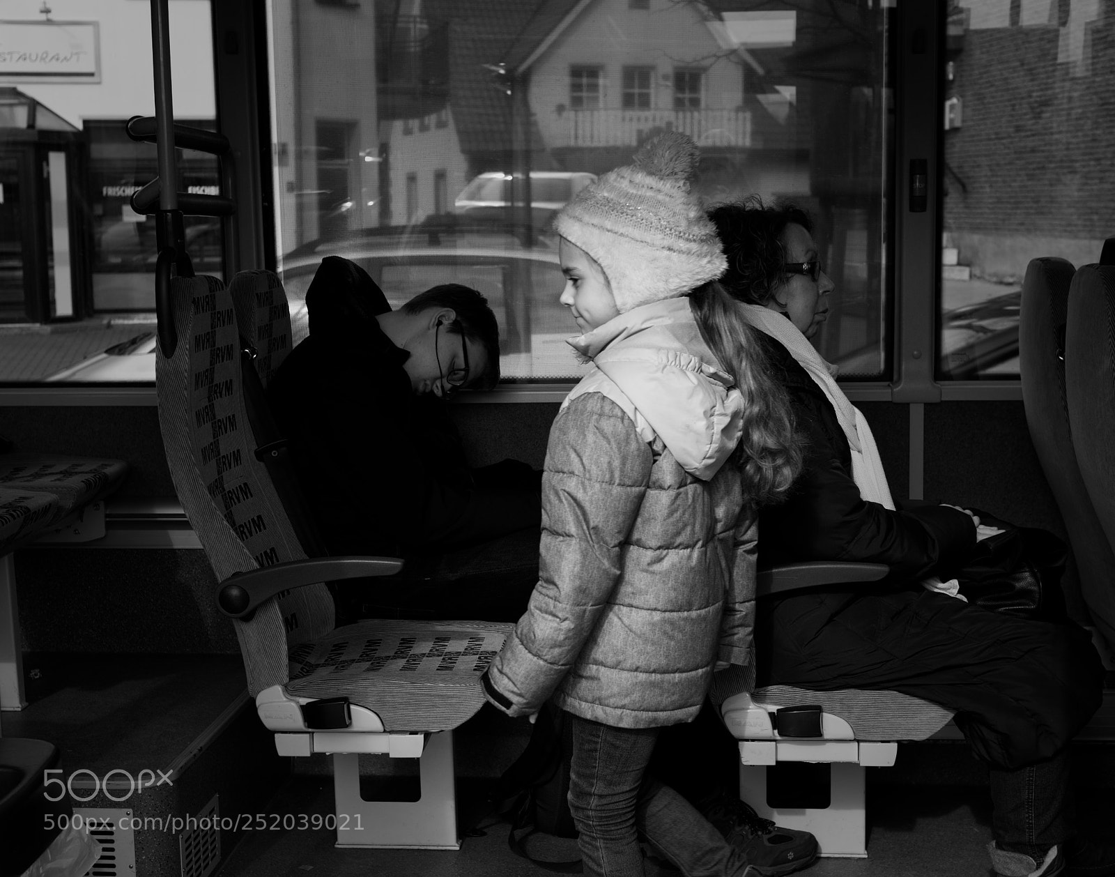 Panasonic Lumix DMC-GX85 (Lumix DMC-GX80 / Lumix DMC-GX7 Mark II) sample photo. Girl in the metro photography