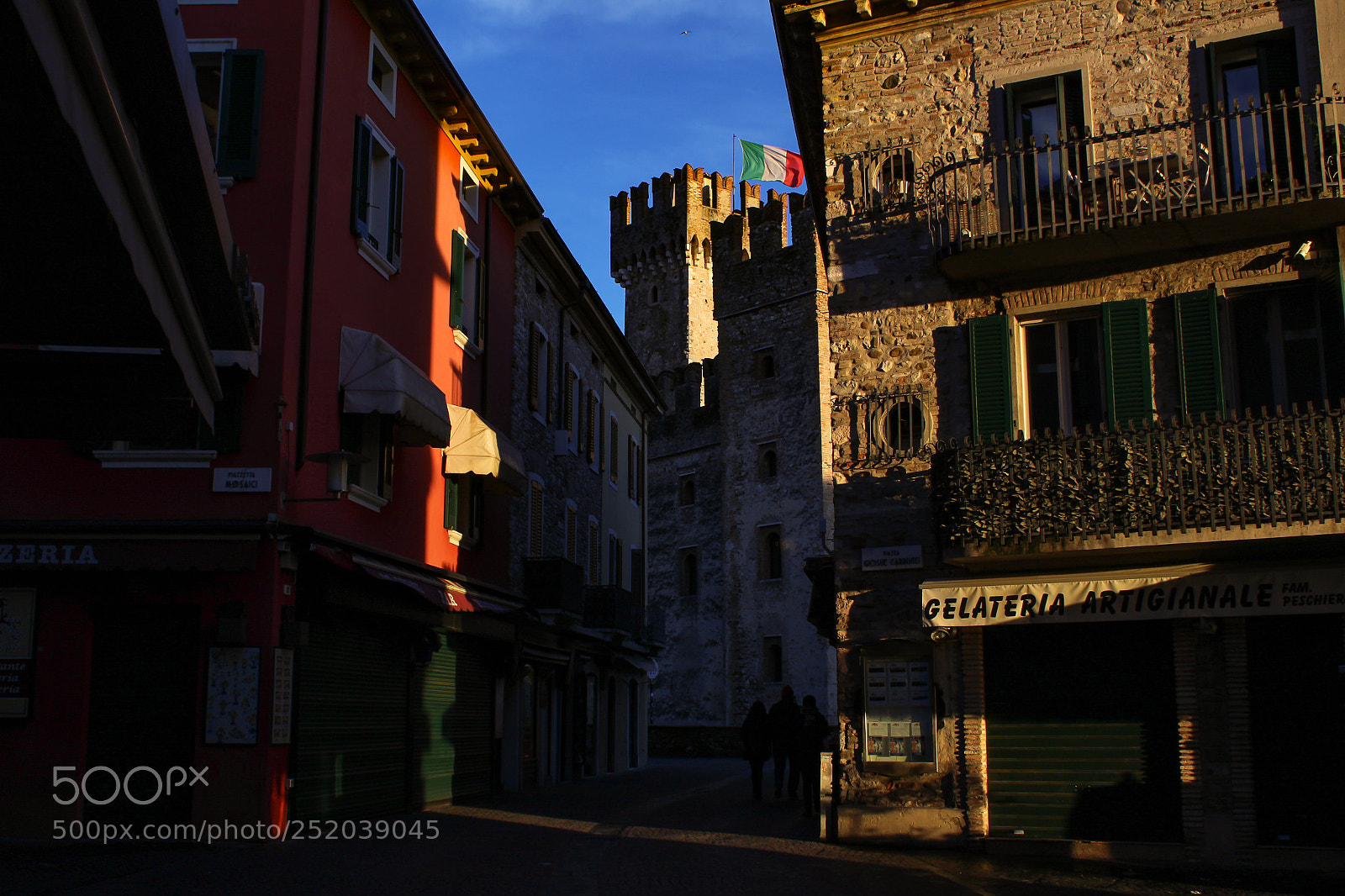 Canon EOS 1200D (EOS Rebel T5 / EOS Kiss X70 / EOS Hi) sample photo. Sirmione photography