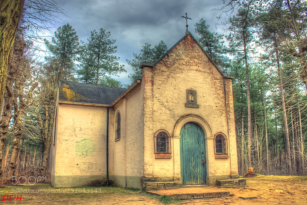 Canon EOS 700D (EOS Rebel T5i / EOS Kiss X7i) sample photo. Forgotten church photography