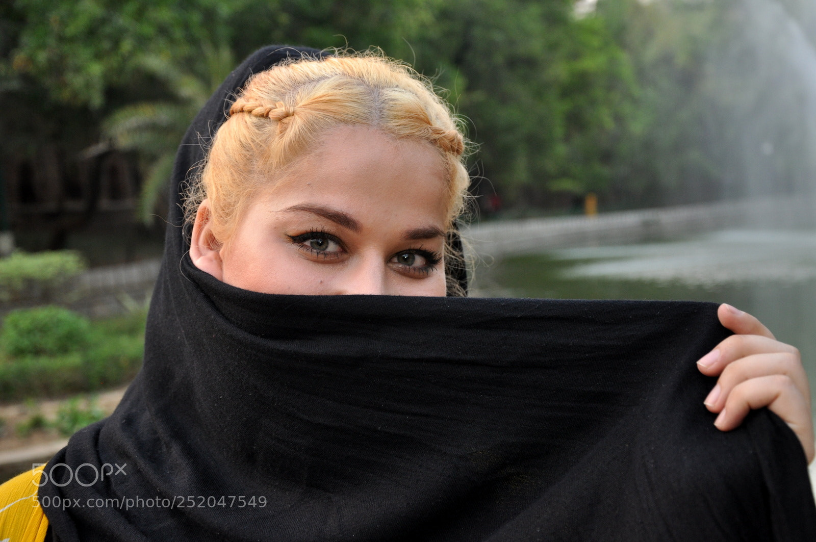 Nikon D90 sample photo. Black and gold photography